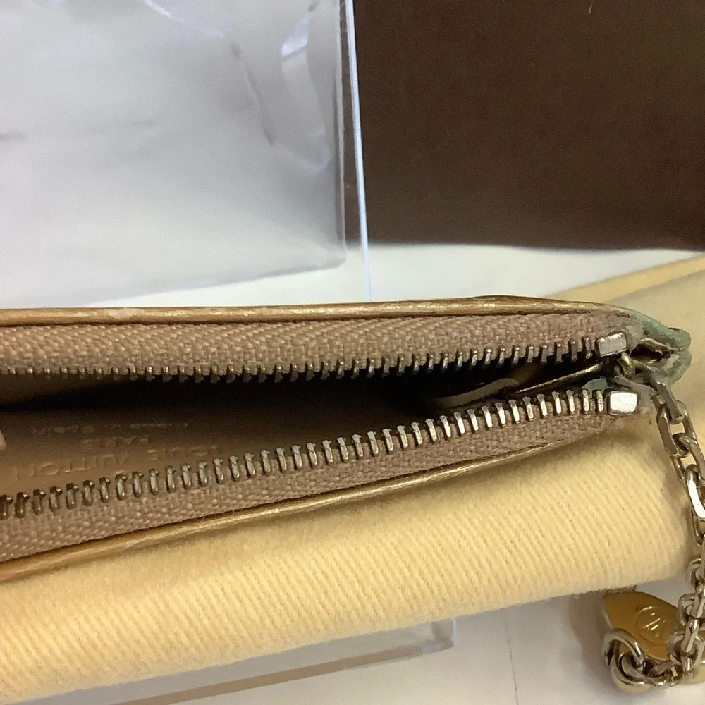 GUC Louis Vuitton Vernis Key Cles Key Holder